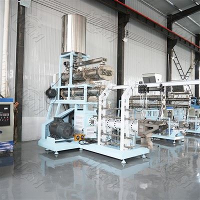 Hoog rendement dubbele schroef drijvende visvoer pellet extruder machinetest ...